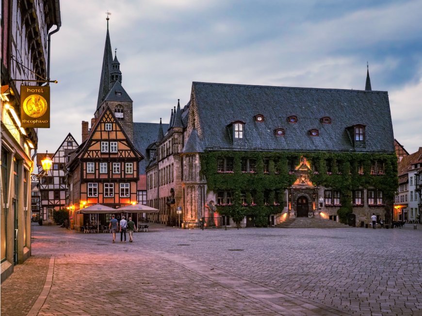 Quedlinburg: Fairytale Old Town & Hidden Courtyard Markets 🎄🏰